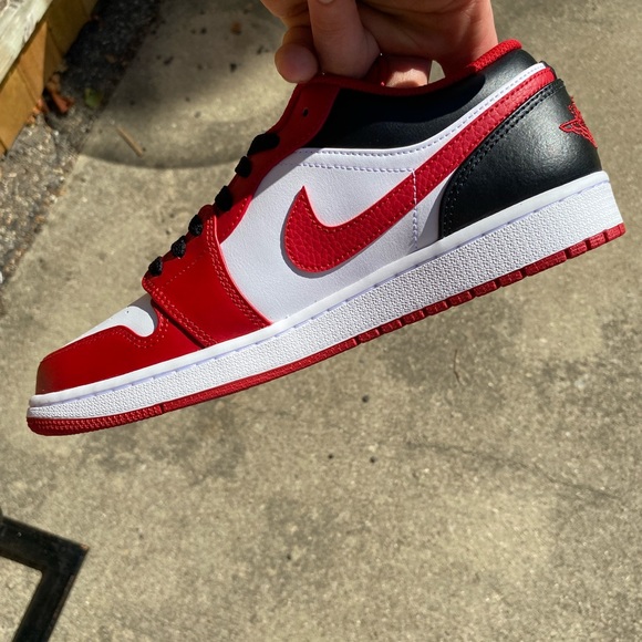 Jordan 1 Low Chicago Colorway Size 10.5 Mens DS OG All With Store Receipt - Picture 6 of 8